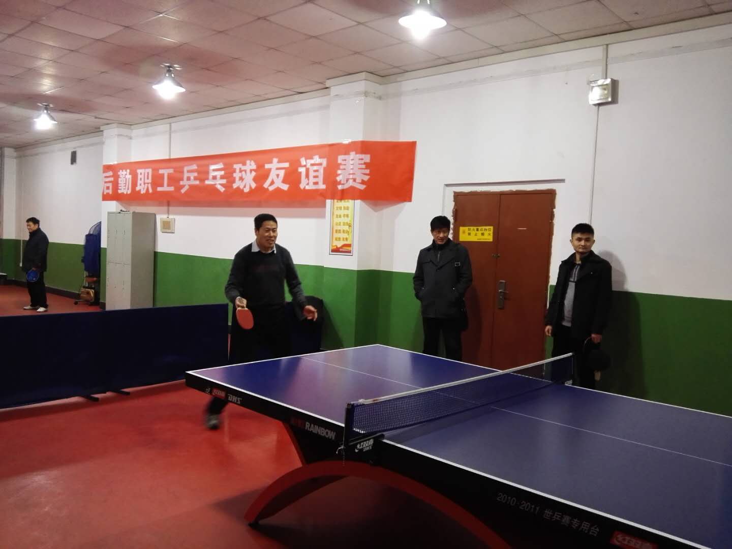 后勤职工正在酣战